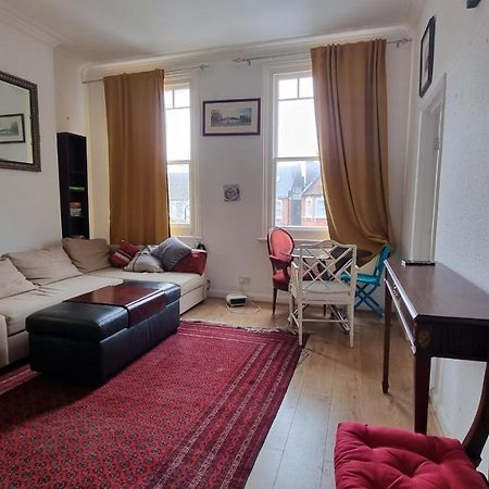Extra Large One Bedroom Flat With Parking London Eksteriør bilde