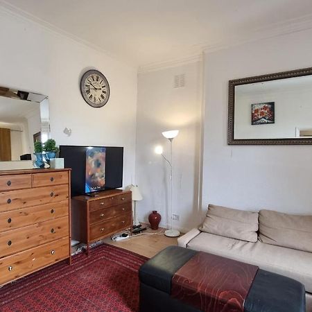 Extra Large One Bedroom Flat With Parking London Eksteriør bilde