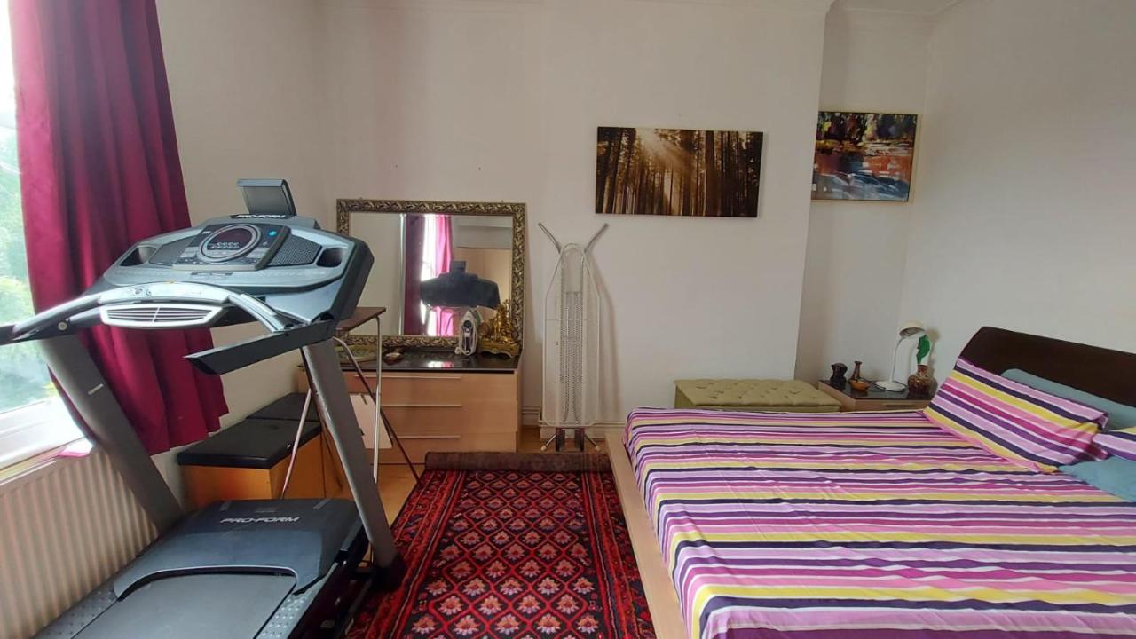 Extra Large One Bedroom Flat With Parking London Eksteriør bilde