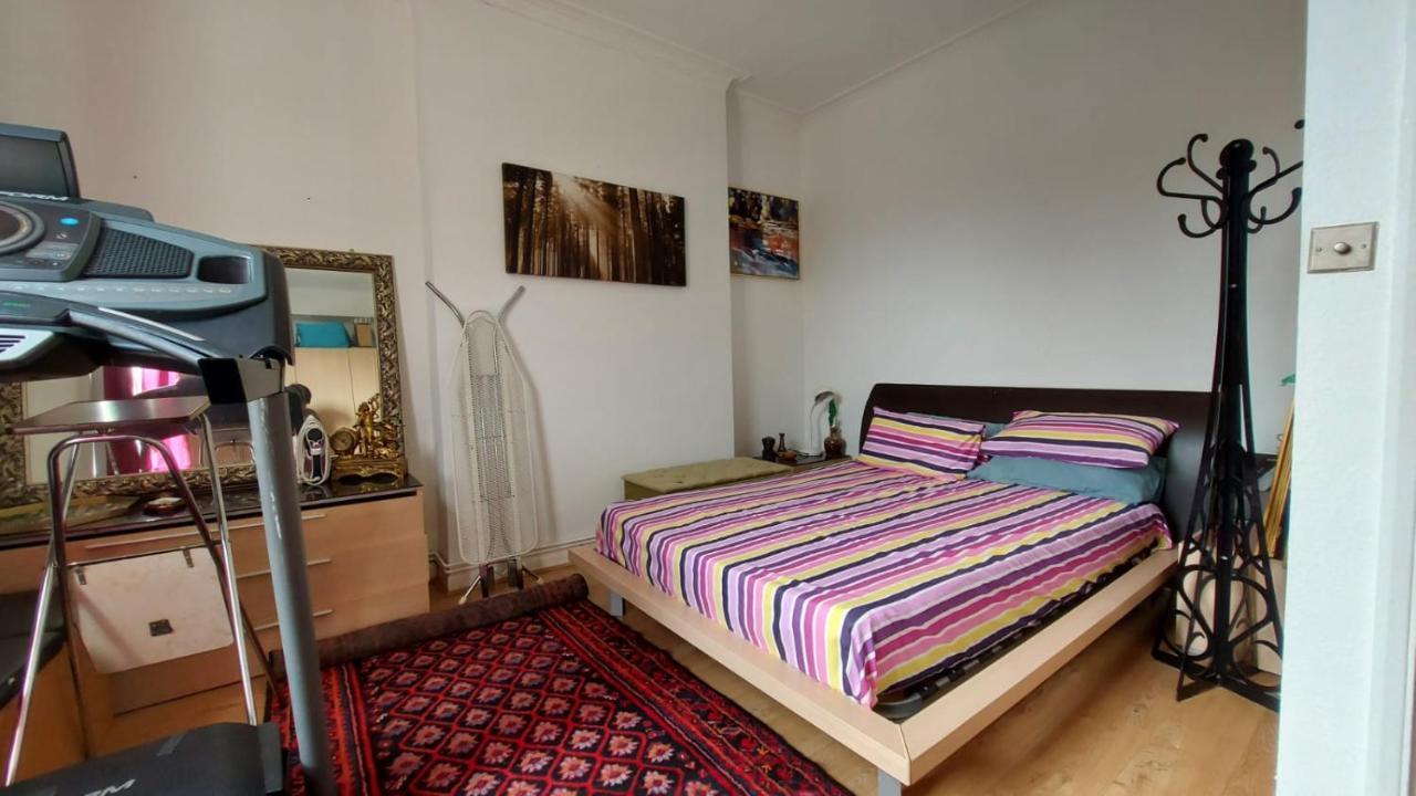 Extra Large One Bedroom Flat With Parking London Eksteriør bilde