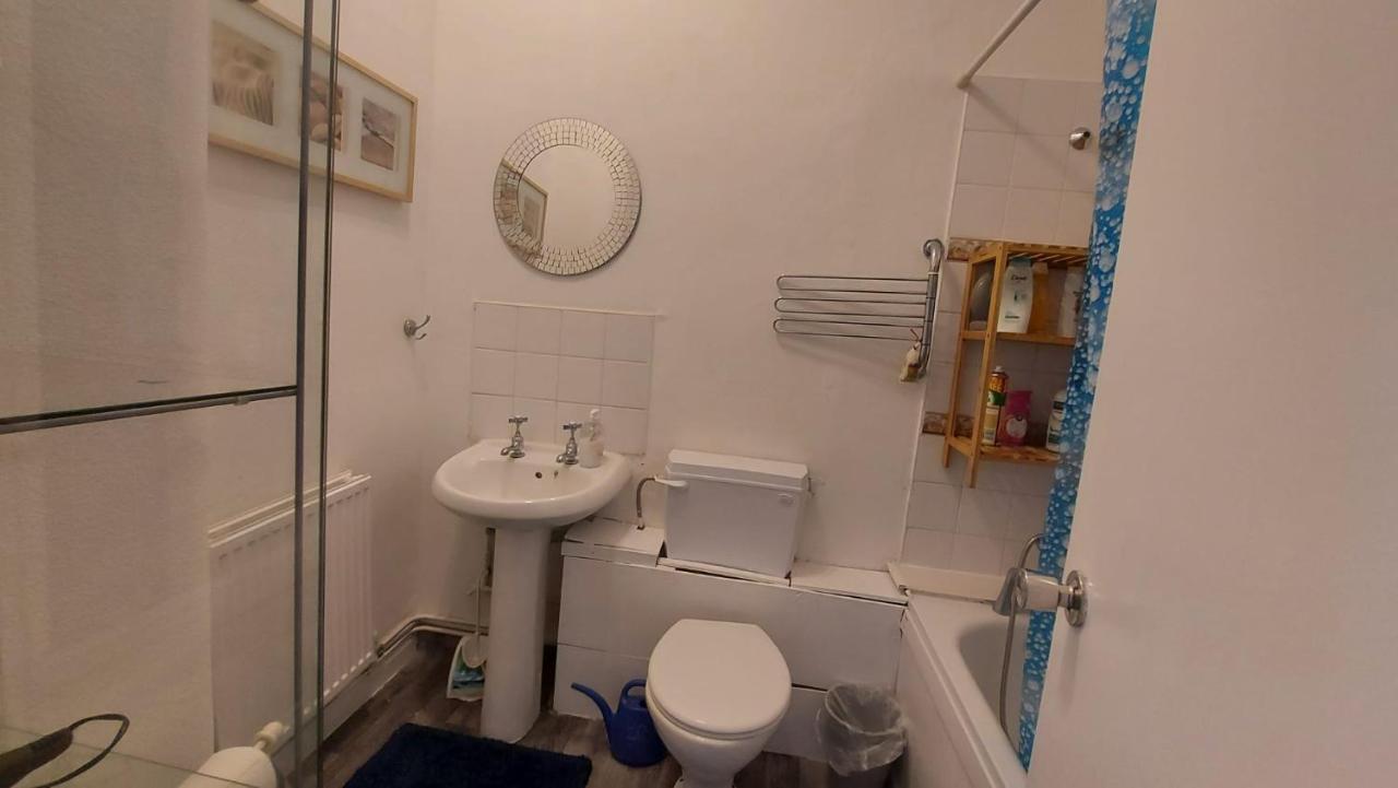 Extra Large One Bedroom Flat With Parking London Eksteriør bilde
