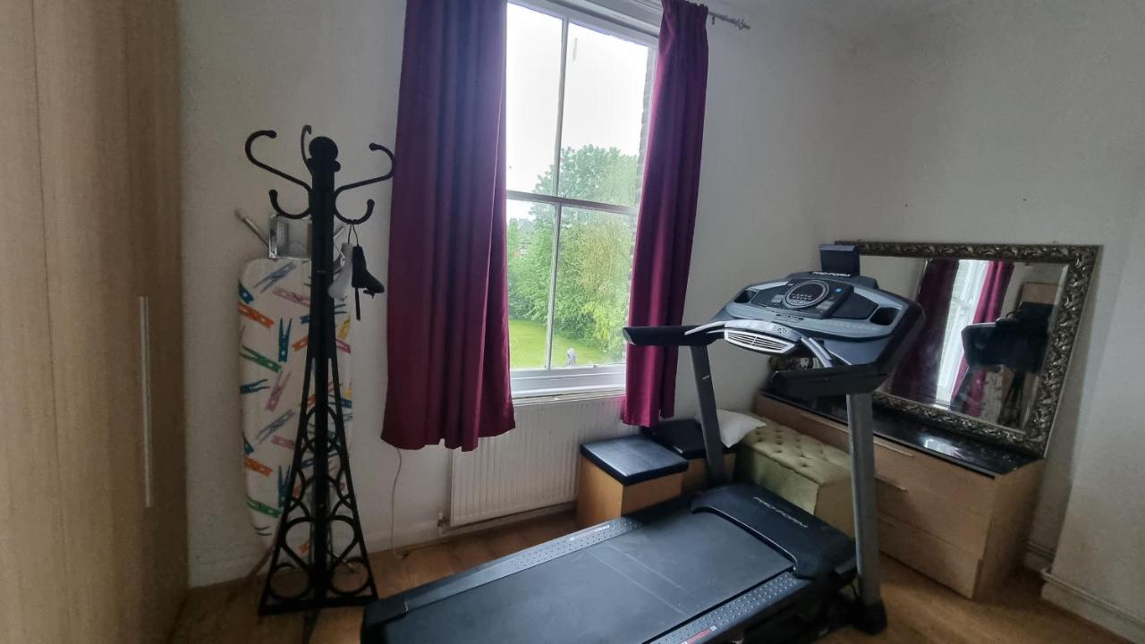 Extra Large One Bedroom Flat With Parking London Eksteriør bilde