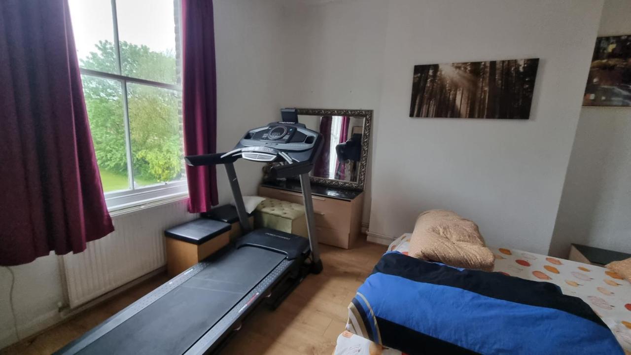 Extra Large One Bedroom Flat With Parking London Eksteriør bilde