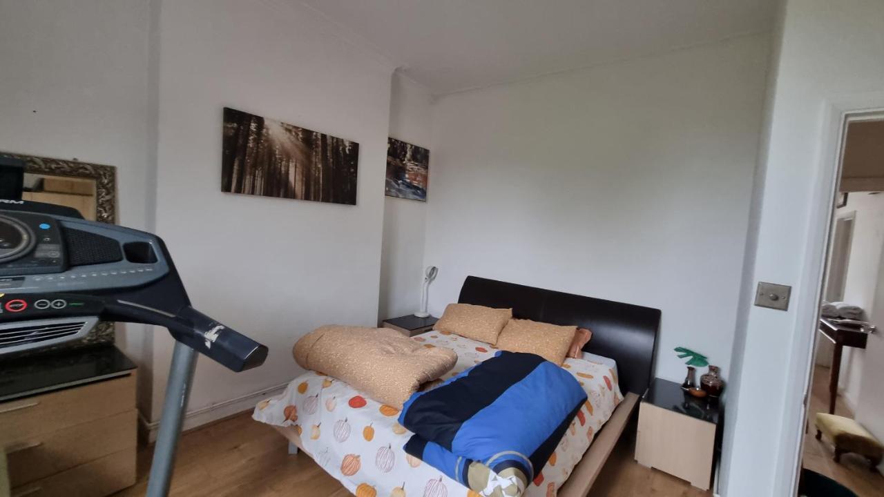 Extra Large One Bedroom Flat With Parking London Eksteriør bilde